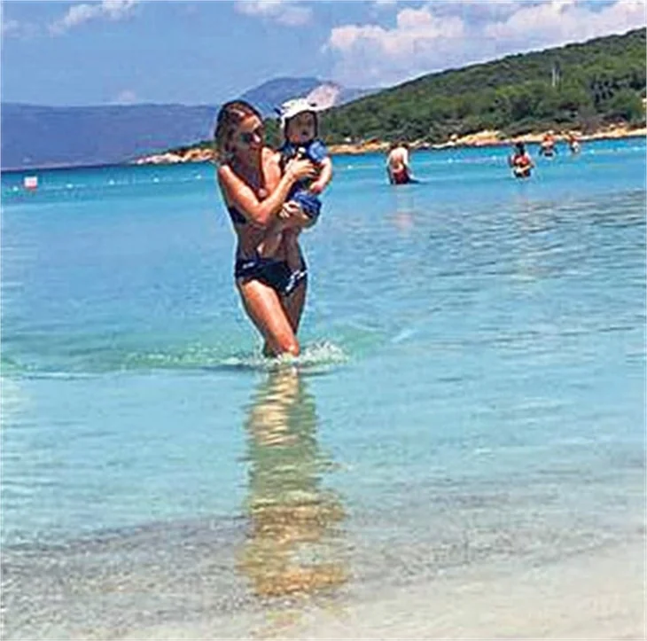 Ece Erken oğluyla tatilde