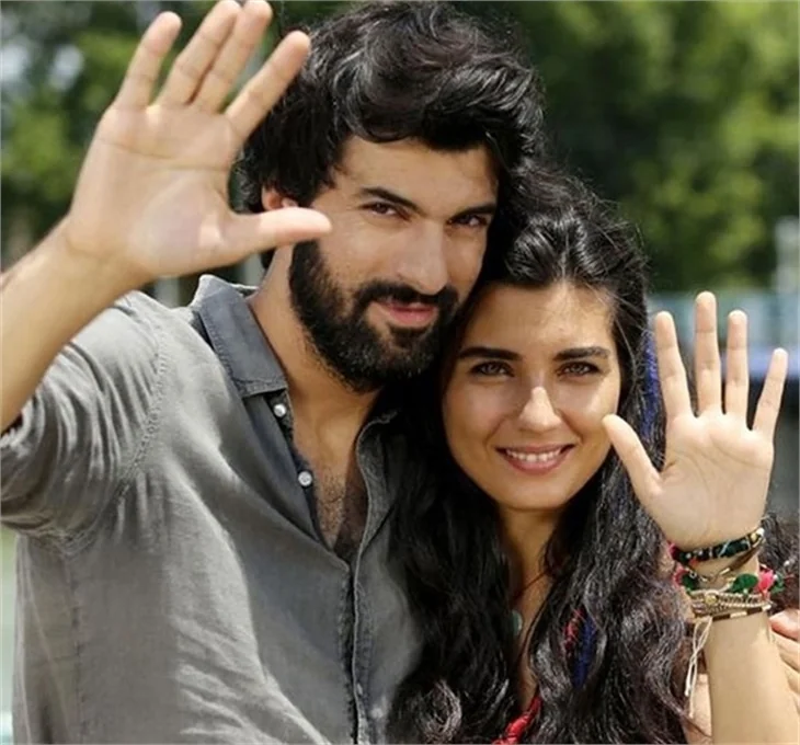 Kıvanç Tatlıtuğ'un partneri Tuba Büyüküstün oldu