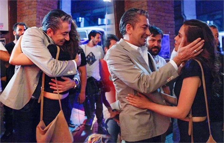 Şükran Ovalı ve Erkan Petekkaya sarılarak vedalaştı!