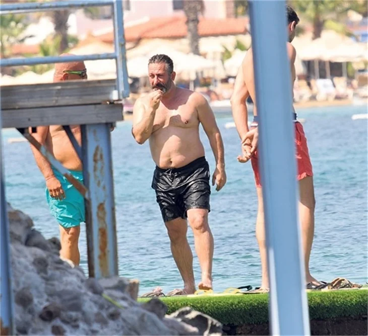 Cem Yılmaz Bodrum'da tatilde