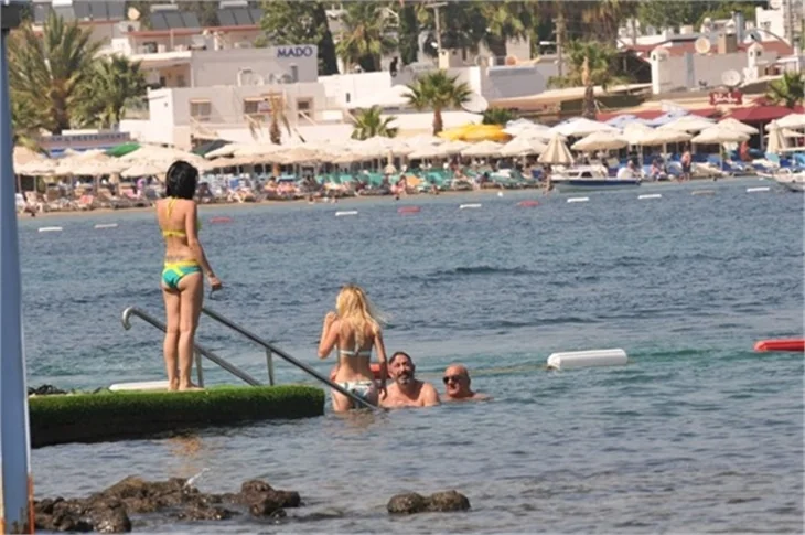 Cem Yılmaz Bodrum'da tatilde