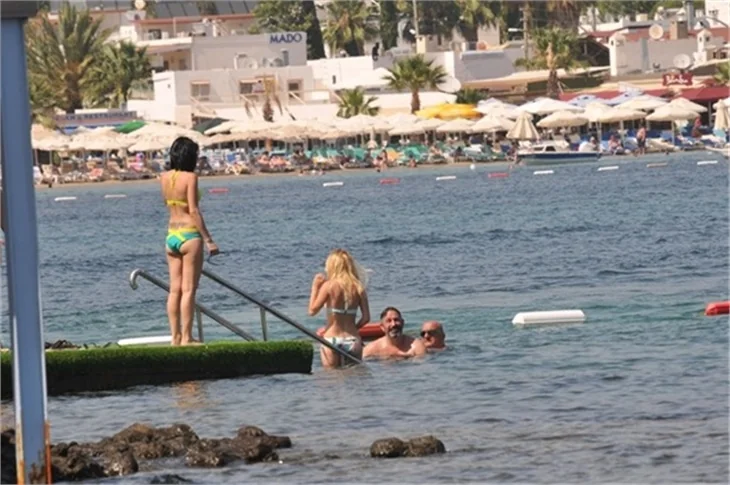 Cem Yılmaz Bodrum'da tatilde