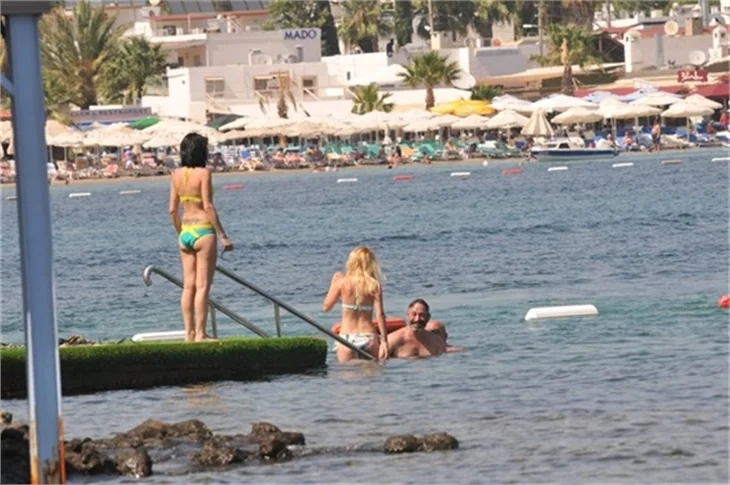 Cem Yılmaz Bodrum'da tatilde