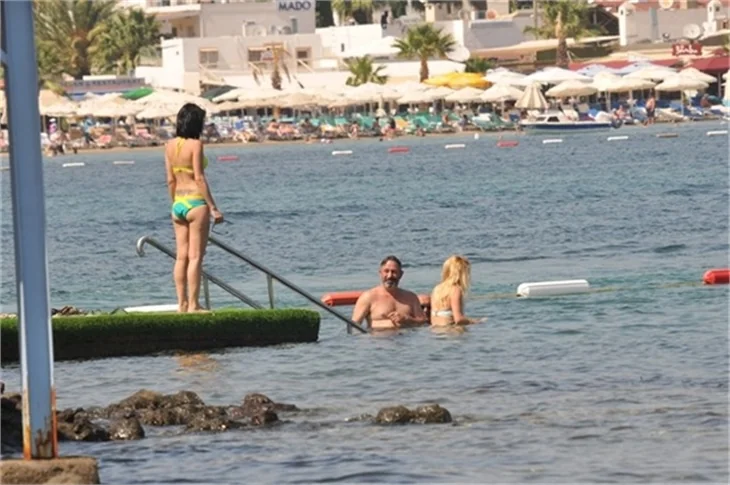 Cem Yılmaz Bodrum'da tatilde