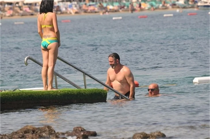 Cem Yılmaz Bodrum'da tatilde