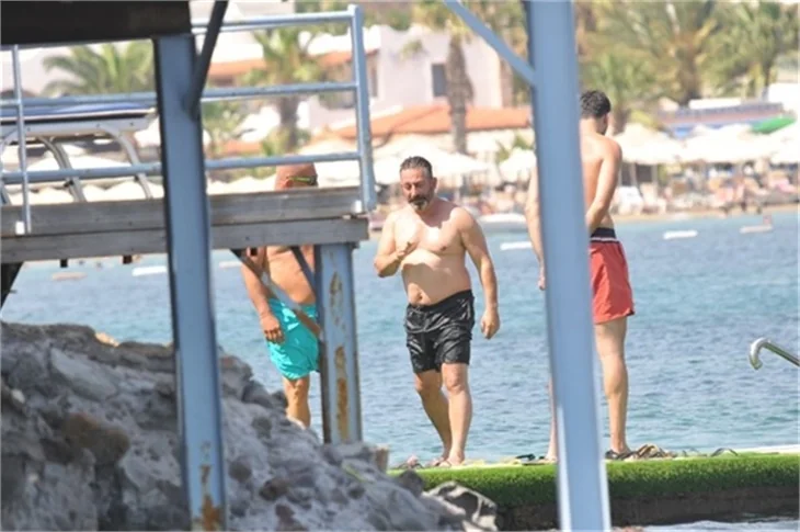 Cem Yılmaz Bodrum'da tatilde