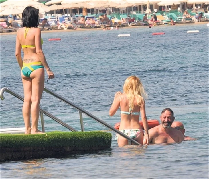 Cem Yılmaz Bodrum'da tatilde