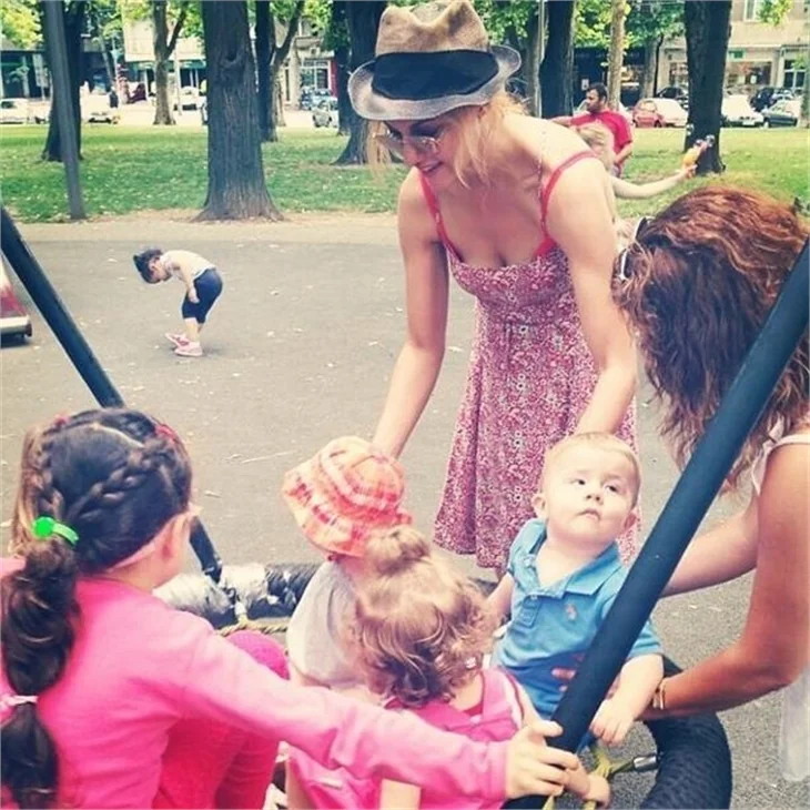 Meryem Uzerli artık kızı Lara'yı gizlemiyor
