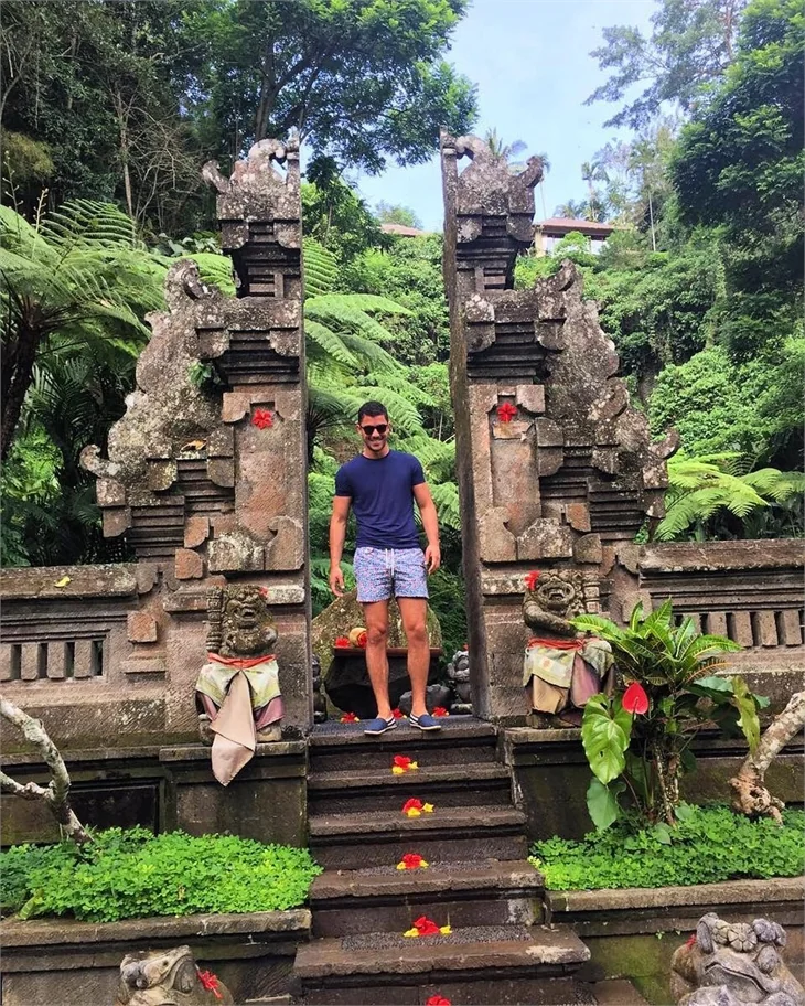 Ezgi Eyüboğlu ile Kaan Yıldırım balayına Singapur'da devam ediyor