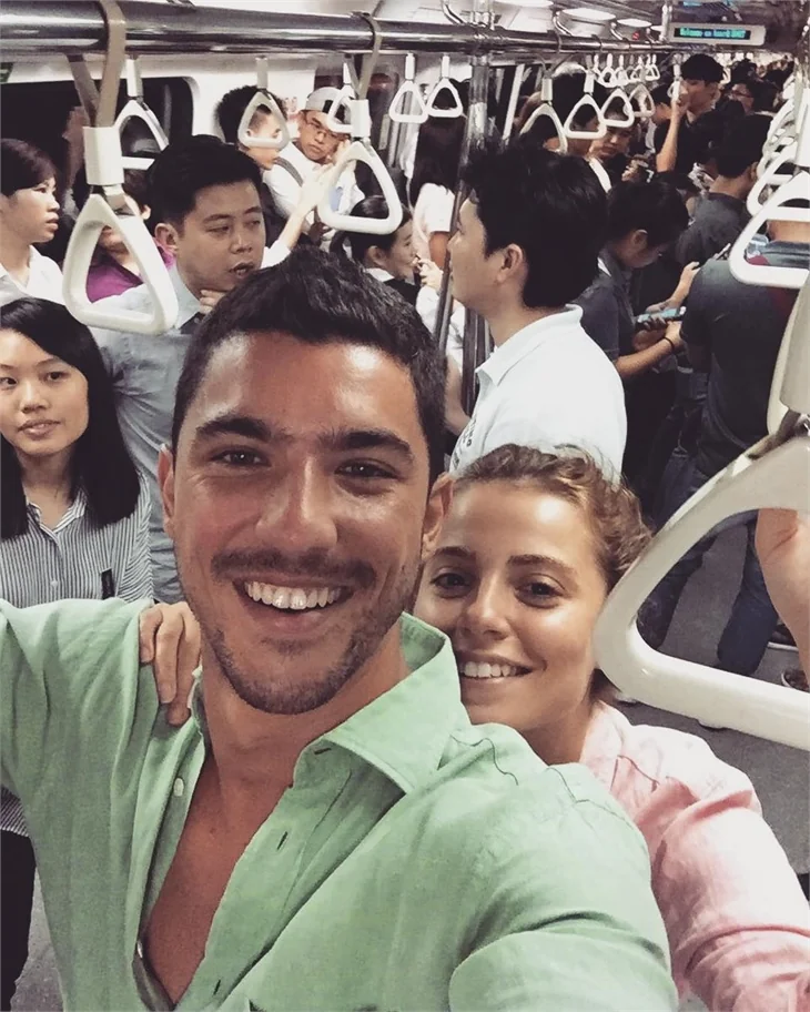 Ezgi Eyüboğlu ile Kaan Yıldırım balayına Singapur'da devam ediyor