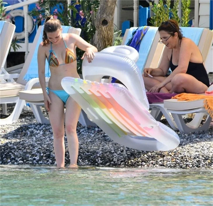 Aslı, Murat'sız tatile çıktı