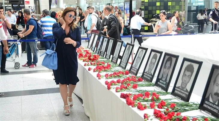 Sibel Can Atatürk Havalimanı'nda gözyaşlarını tutamadı