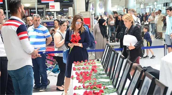 Sibel Can Atatürk Havalimanı'nda gözyaşlarını tutamadı