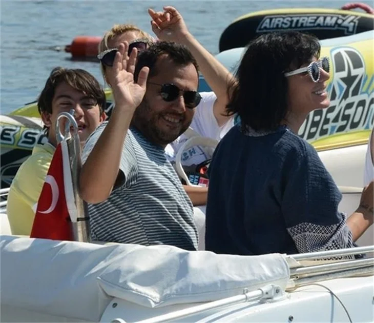 Hamile Gülşen bikinili yakalandı