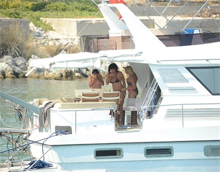Hamile Gülşen bikinili yakalandı