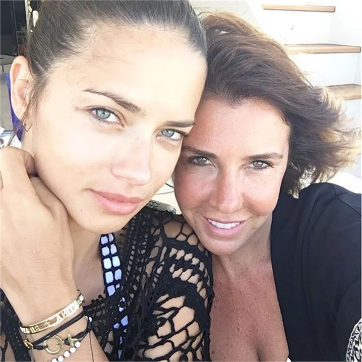 Adriana Lima Mykonos tatilinde