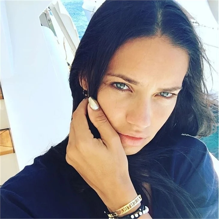 Adriana Lima Mykonos tatilinde