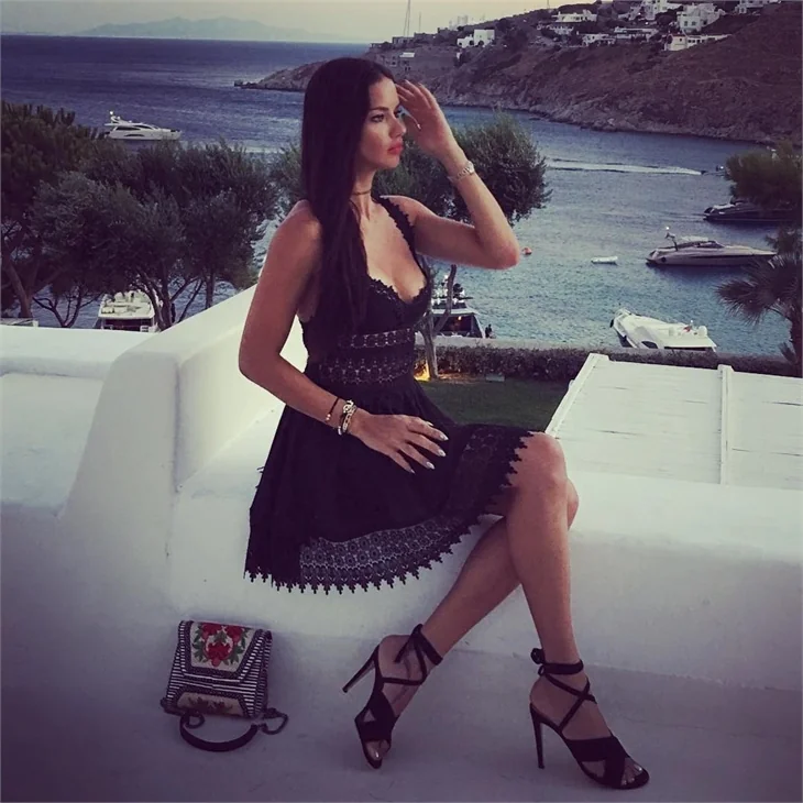 Adriana Lima Mykonos tatilinde