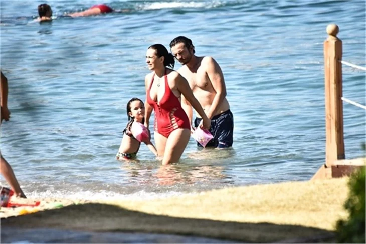Yeşim Salkım eski eşiyle tatilde