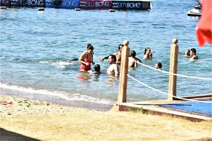 Yeşim Salkım eski eşiyle tatilde