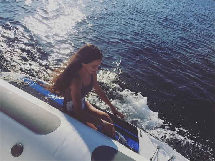 Cemre Kemer'in bikinili pozu Instagram'ı yıktı!