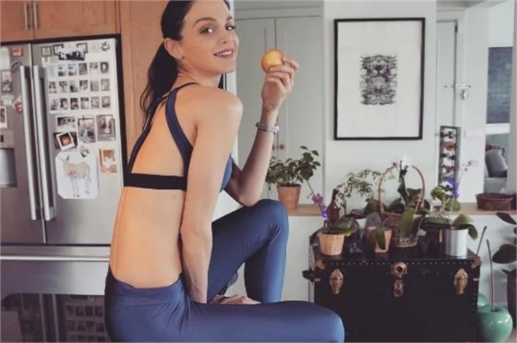Cemre Kemer'in bikinili pozu Instagram'ı yıktı!