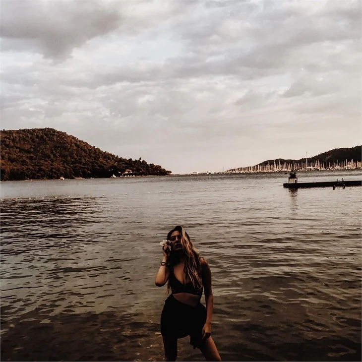 Ünlülerin tatil pozları
