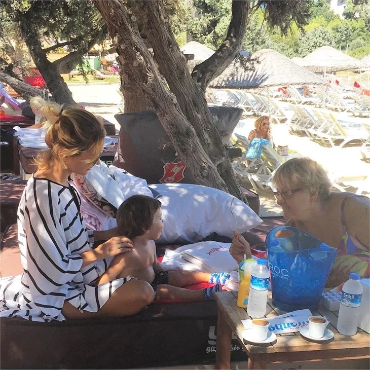 Ünlülerin tatil pozları