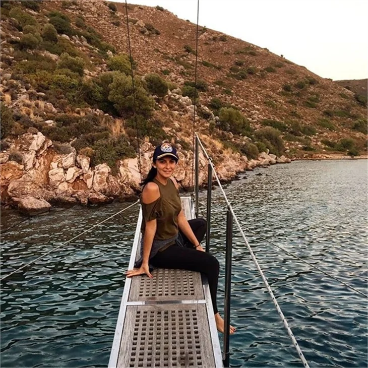 Ünlülerin tatil pozları