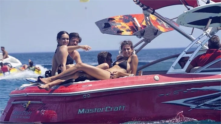 Ünlülerin tatil pozları