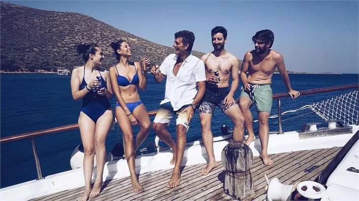 Ünlülerin tatil pozları