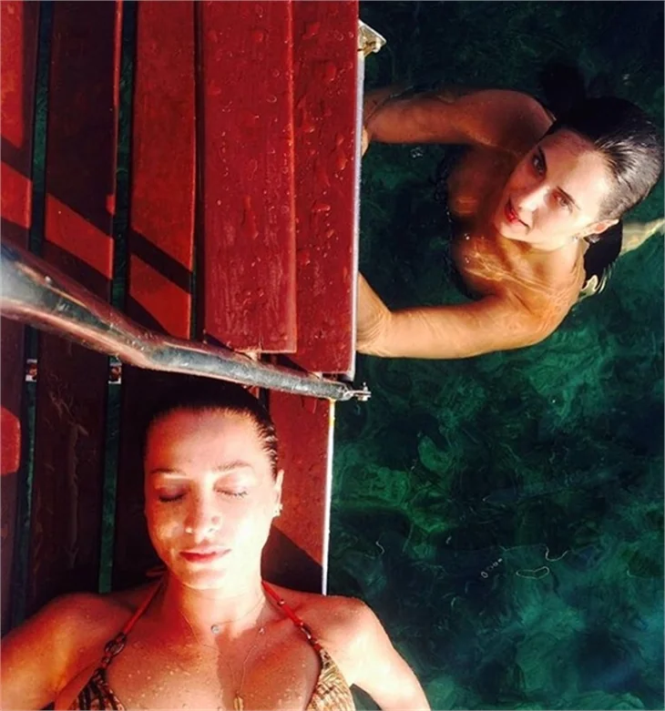 Ünlülerin tatil pozları