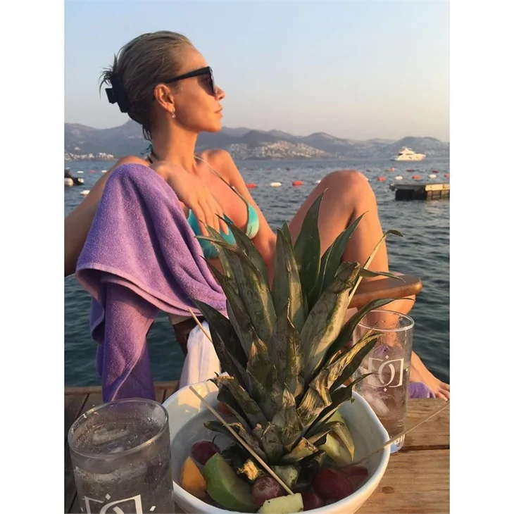 Ünlülerin tatil pozları