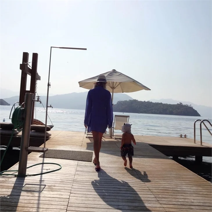Ünlülerin tatil pozları