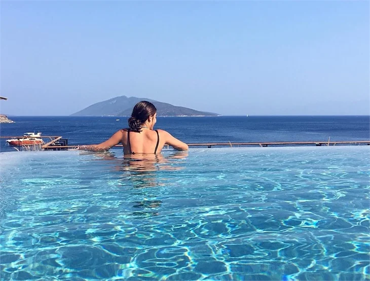 Ünlülerin tatil pozları