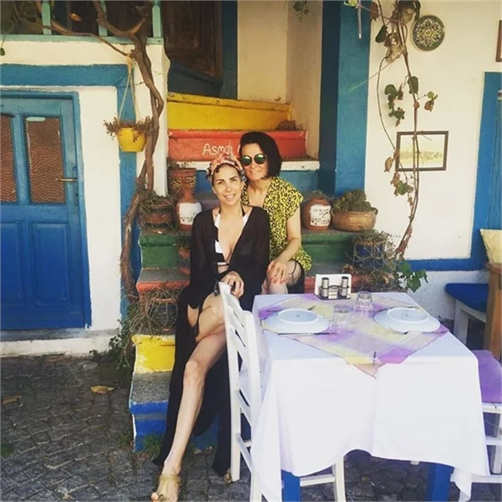 Ünlülerin tatil pozları