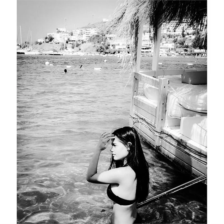Ünlülerin tatil pozları