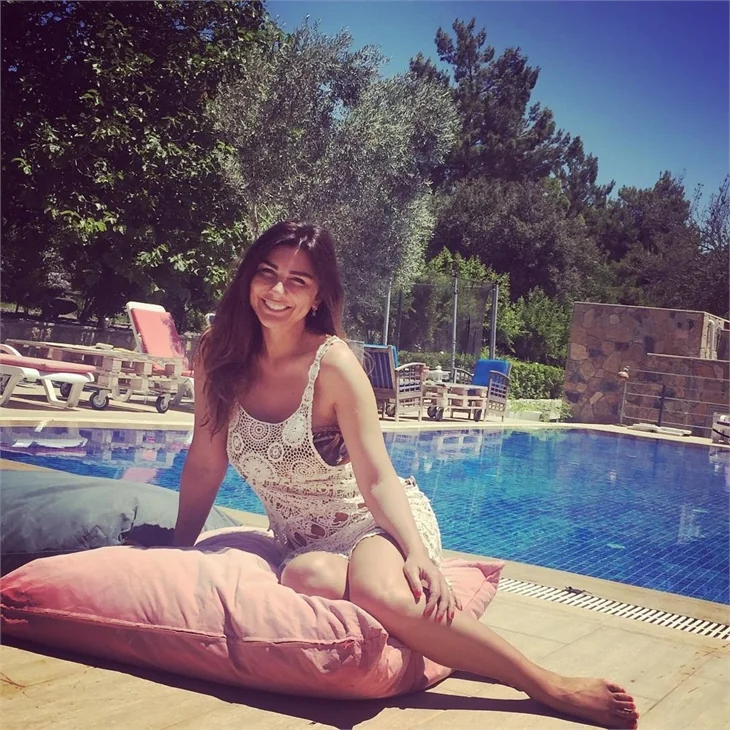 Ünlülerin tatil pozları