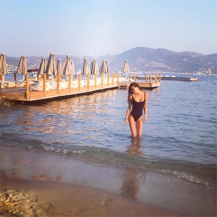 Ünlülerin tatil pozları