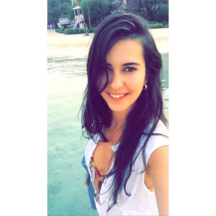 Ünlülerin tatil pozları