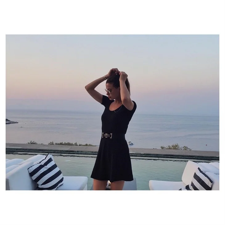 Ünlülerin tatil pozları