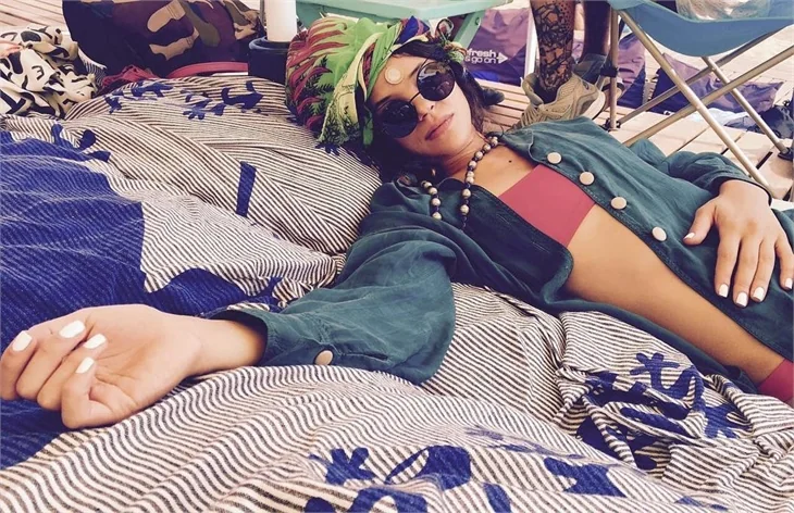 Ünlülerin tatil pozları