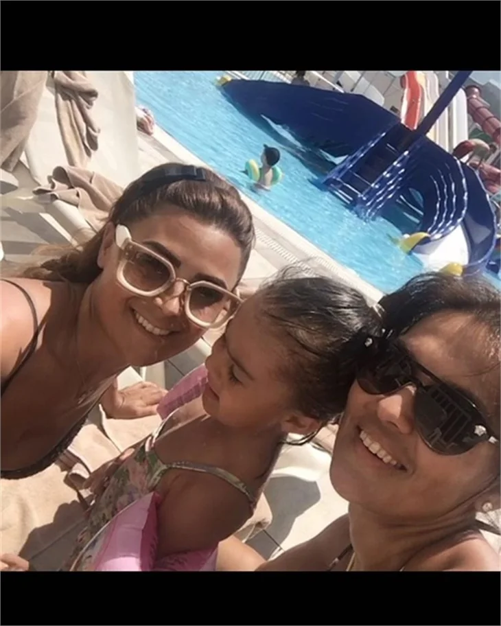 Ünlülerin tatil pozları