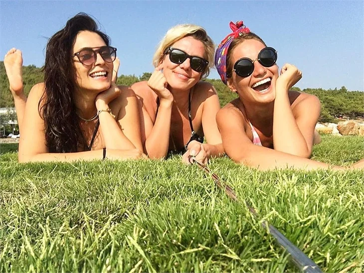 Ünlülerin tatil pozları