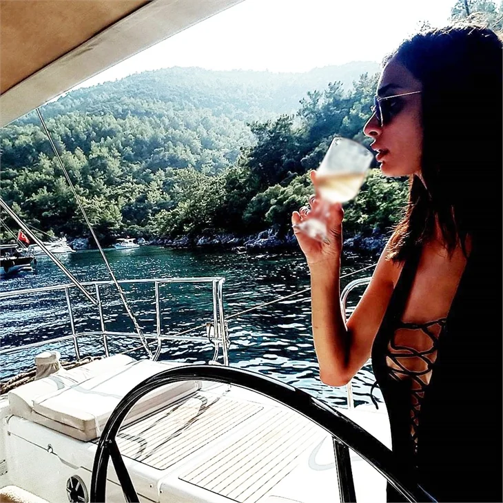 Ünlülerin tatil pozları