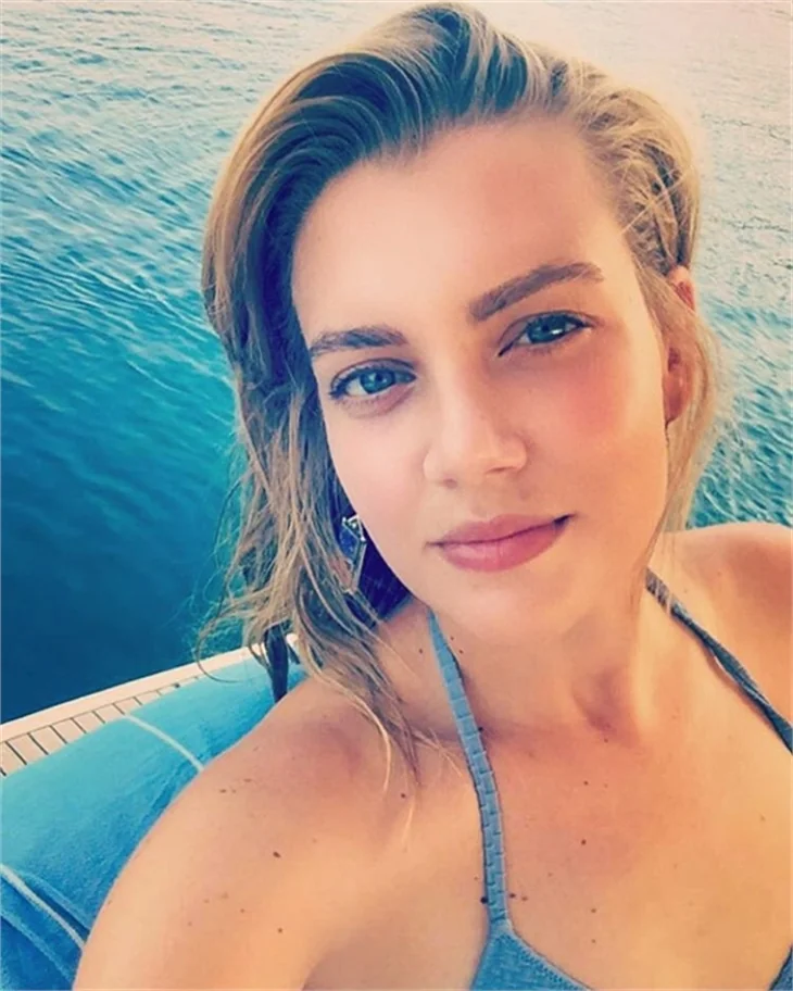 Ünlülerin tatil pozları