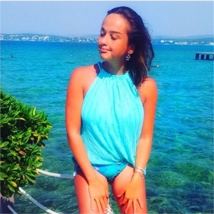 Ünlülerin tatil pozları