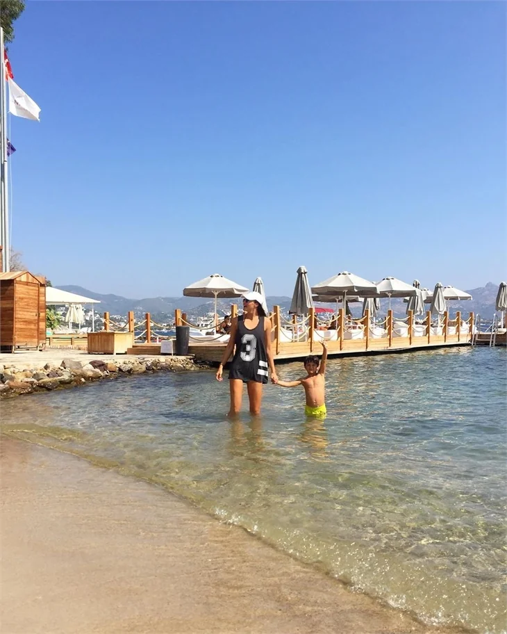 Ünlülerin tatil pozları
