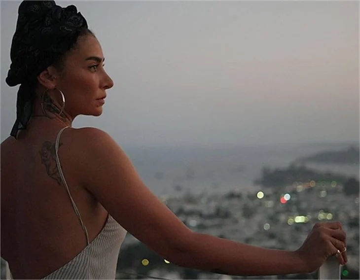 Ünlülerin tatil pozları