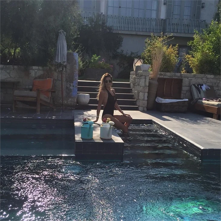 Ünlülerin tatil pozları